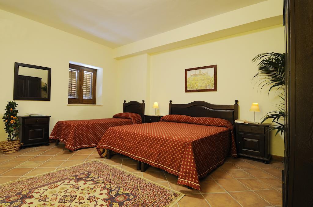 Agriturismo Masseria La Chiusa 圣朱塞佩亚托 客房 照片